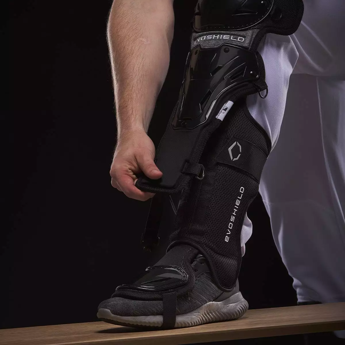 EvoShield Pro-SRZ Catcher's Leg Guard System: WB57079 / WB57080 7 EvoShield Pro-SRZ Catcher's Leg Guard System: WB57079 / WB57080 - Image 5
